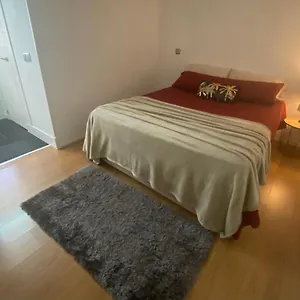 De Frente A 4 Torres, Habitacion Con Bano Campo de lujo Madrid